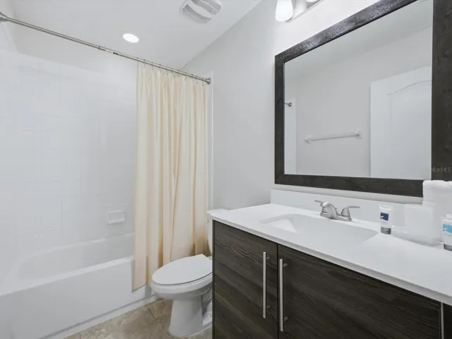 Upstairs ensuite bathroom 3