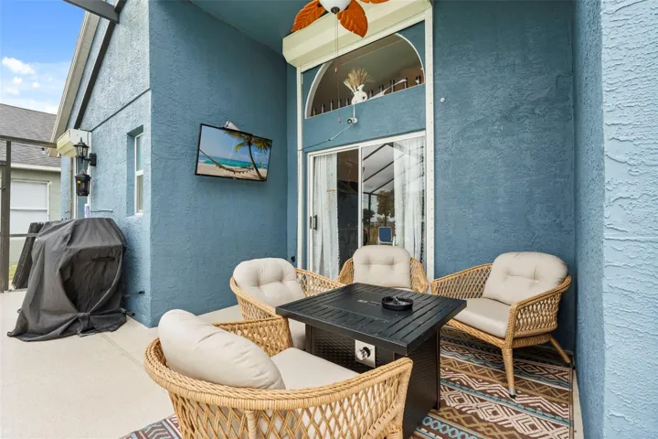 Covered back Lanai seating area