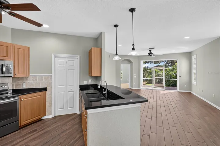 KITCHEN WITH BAR AREA