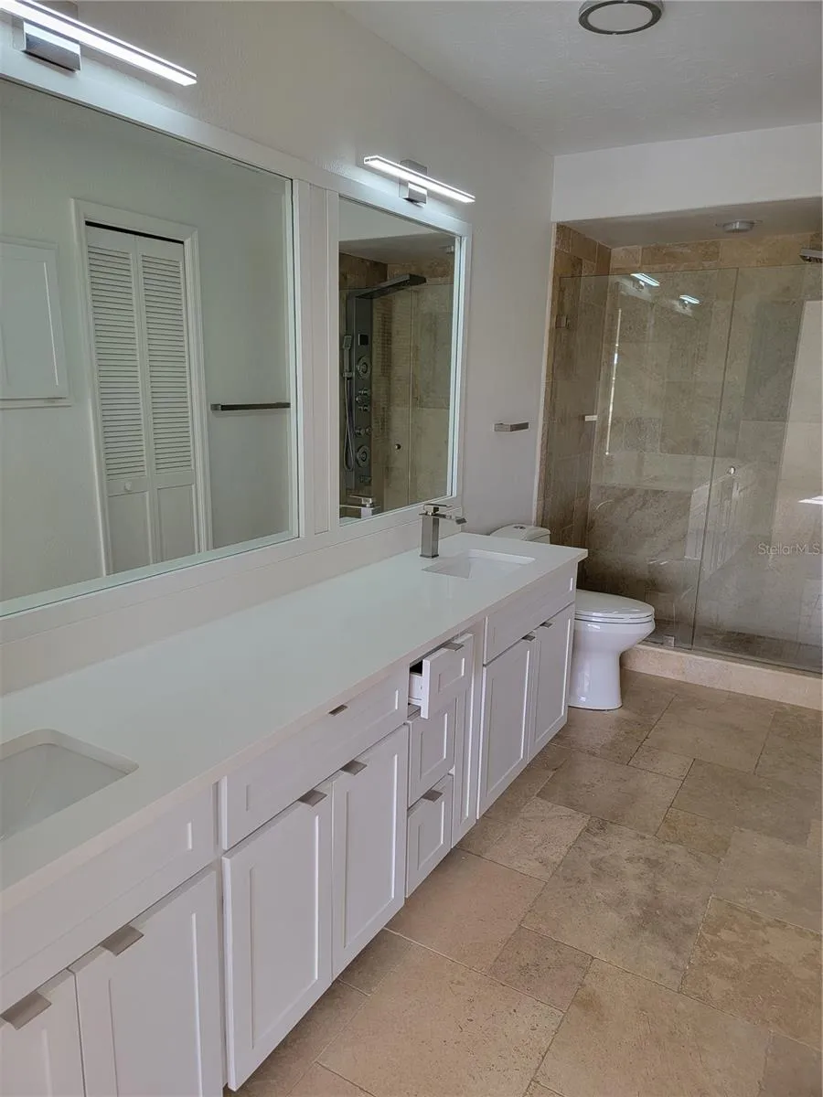 En-suite bathroom with dual sinks