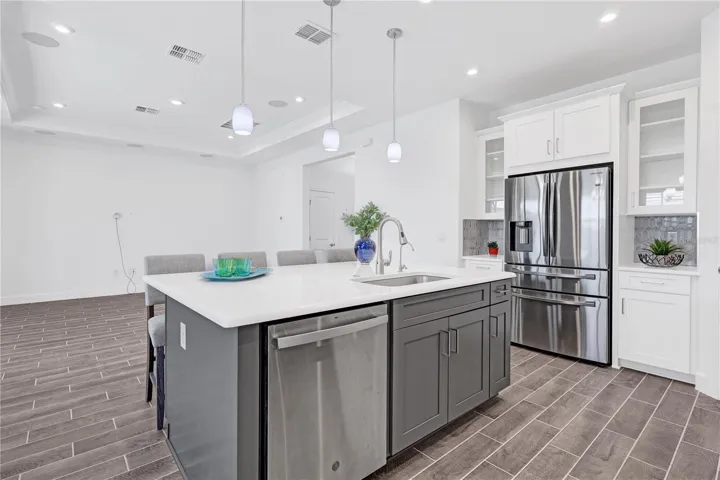 KITCHEN ISLAND