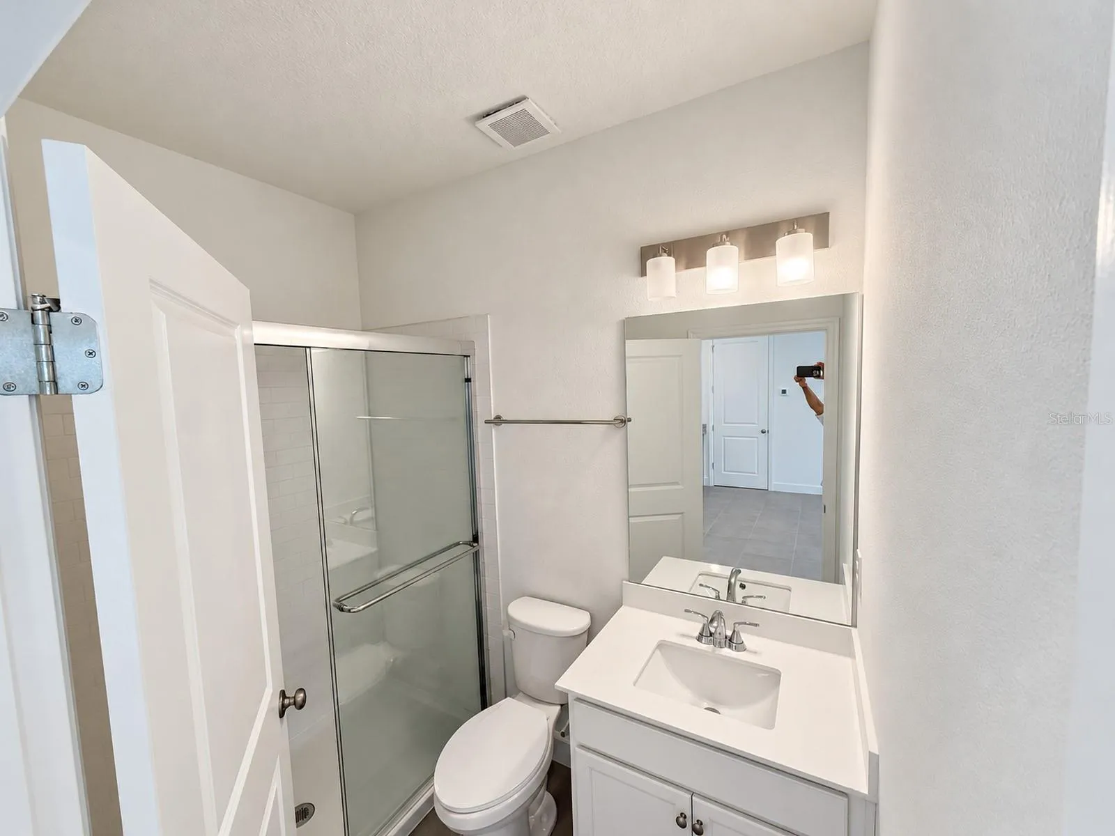 Studio: full bathroom