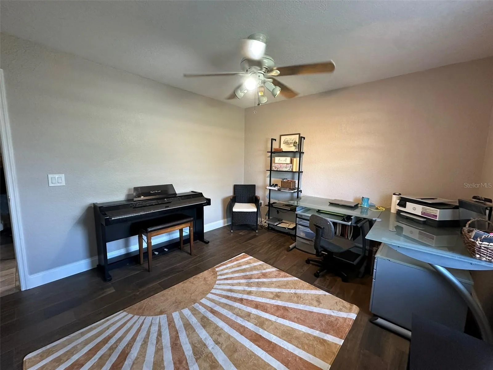 Bedroom/office - 6' closet with organizer