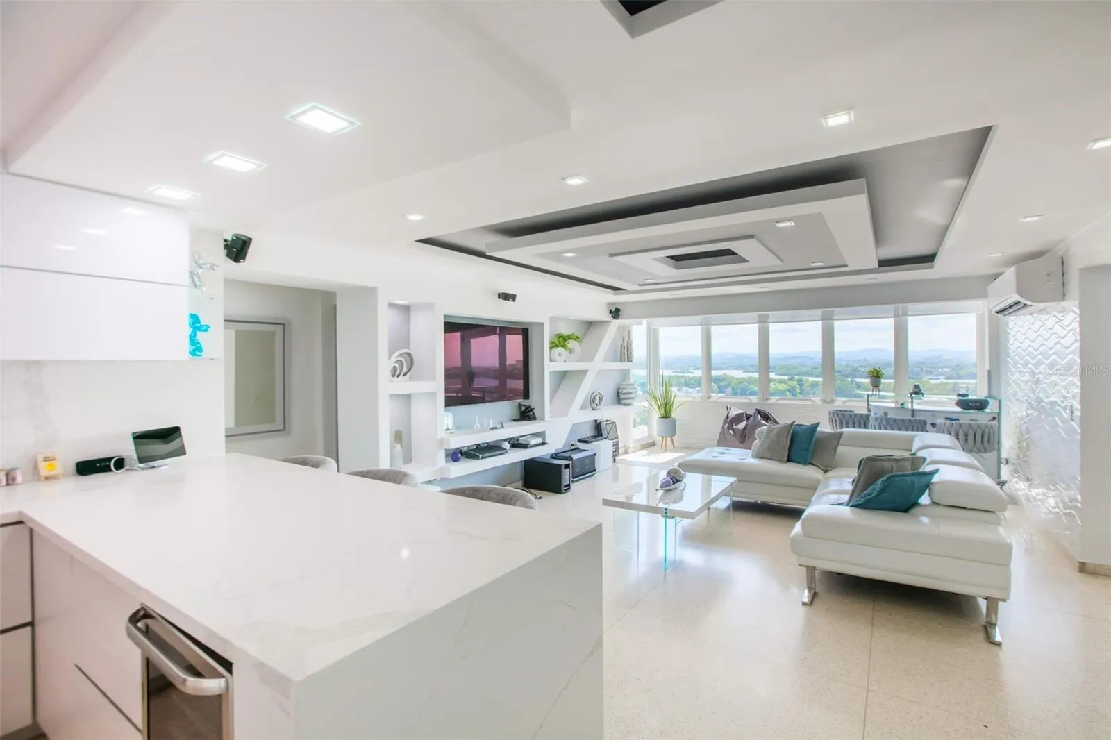 Kitchen & Family Room Kitchen & Family Room
