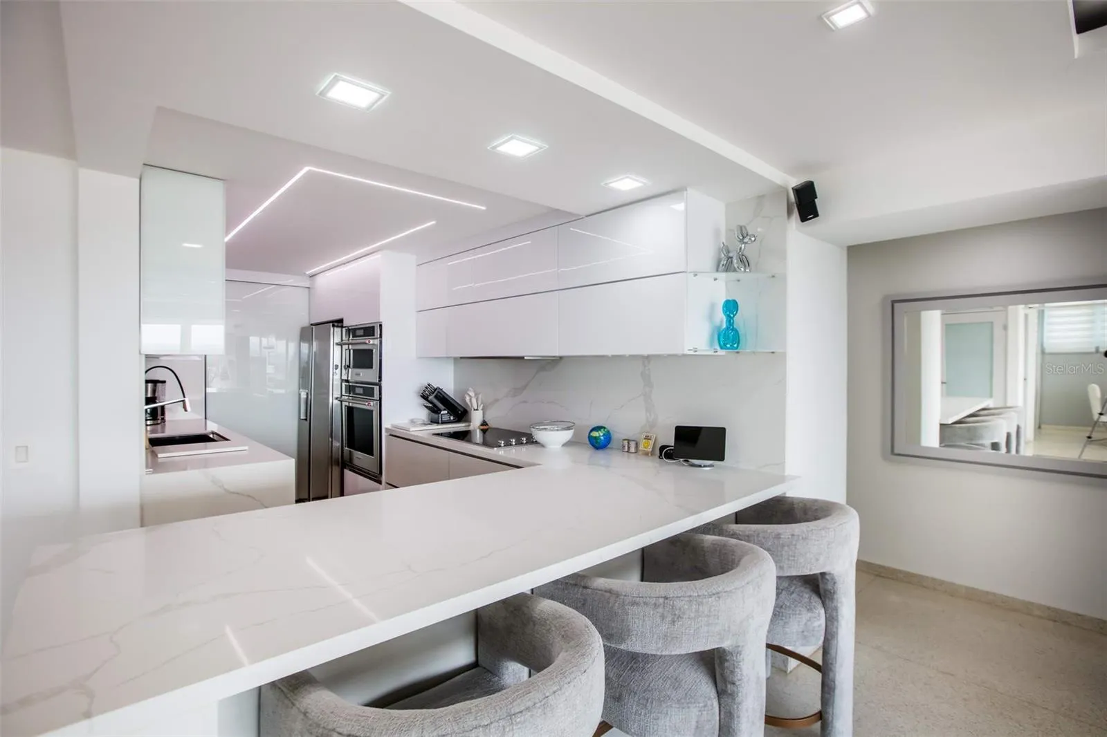 Kitchen & Seating Counter Kitchen & Seating Counter