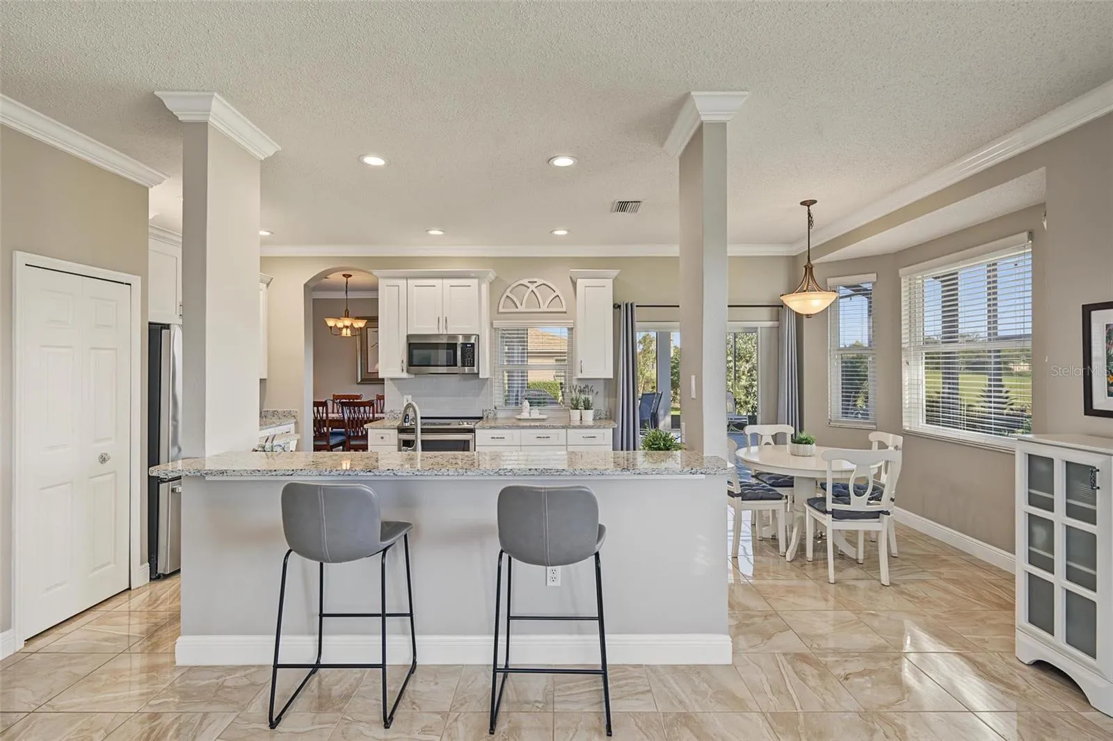 Convenient breakfast bar seating
