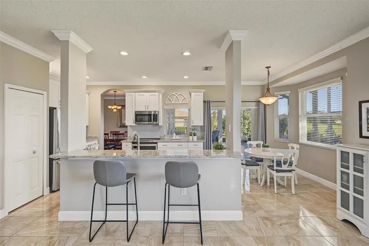 Convenient breakfast bar seating