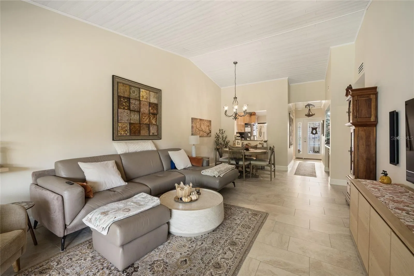 LIVING ROOM/DINING ROOM/FRONT ENTRANCE
