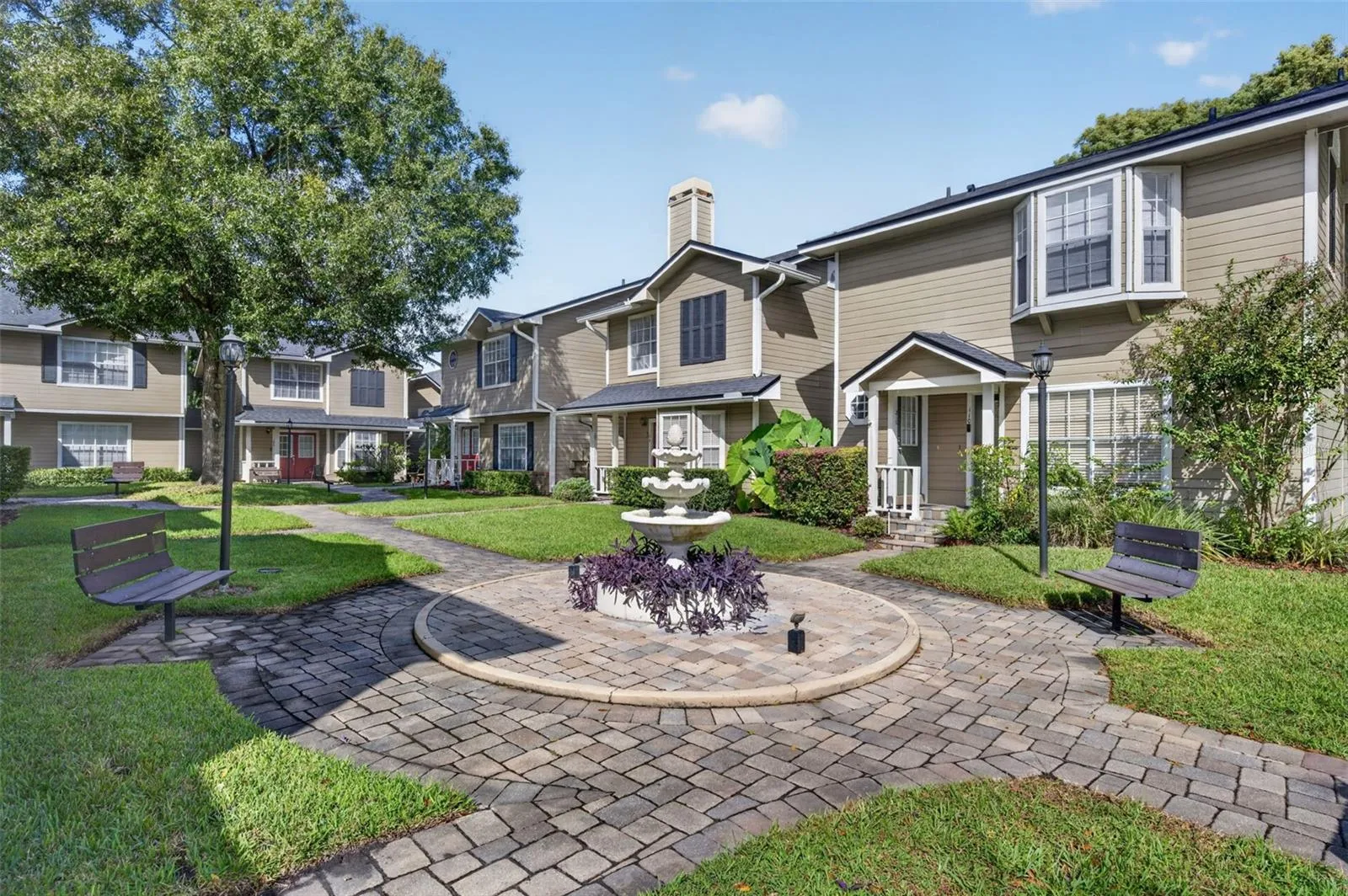 The most darling courtyard just outside your front door!