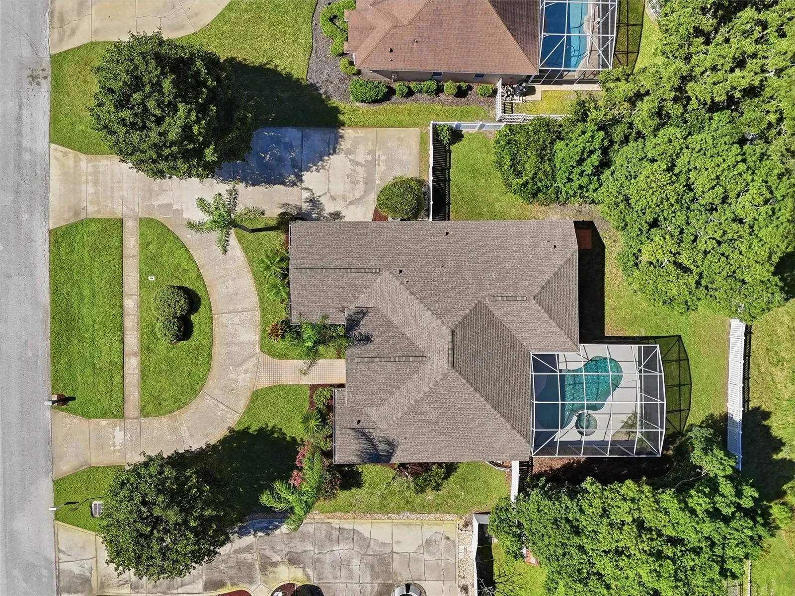 Overhead view of the single-story home, circular driveway, and screened pool on nearly halfan acre in Glen Abbey.