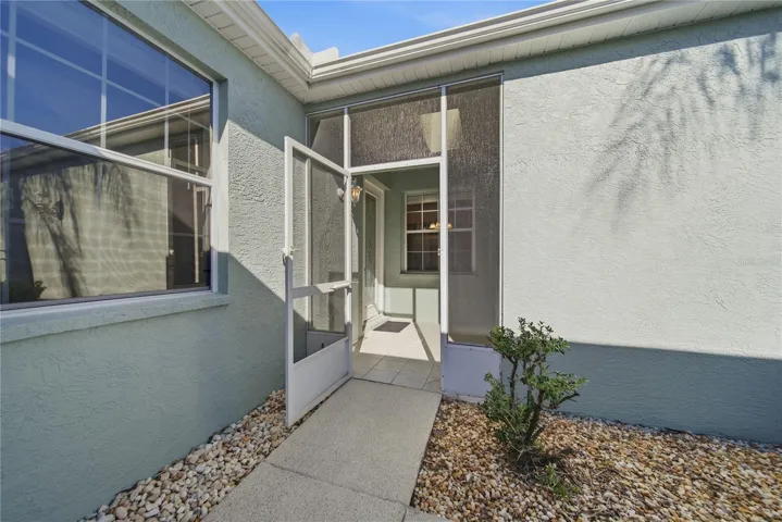 Entrance to front door is screened in