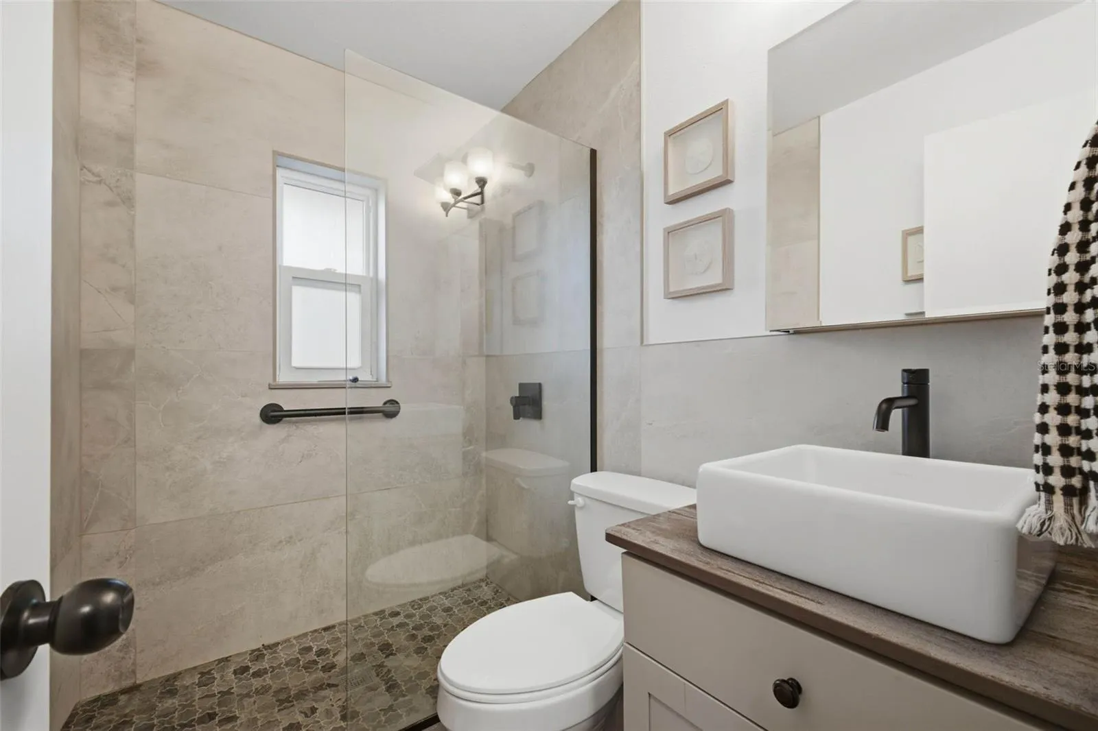 BATHROOM 2