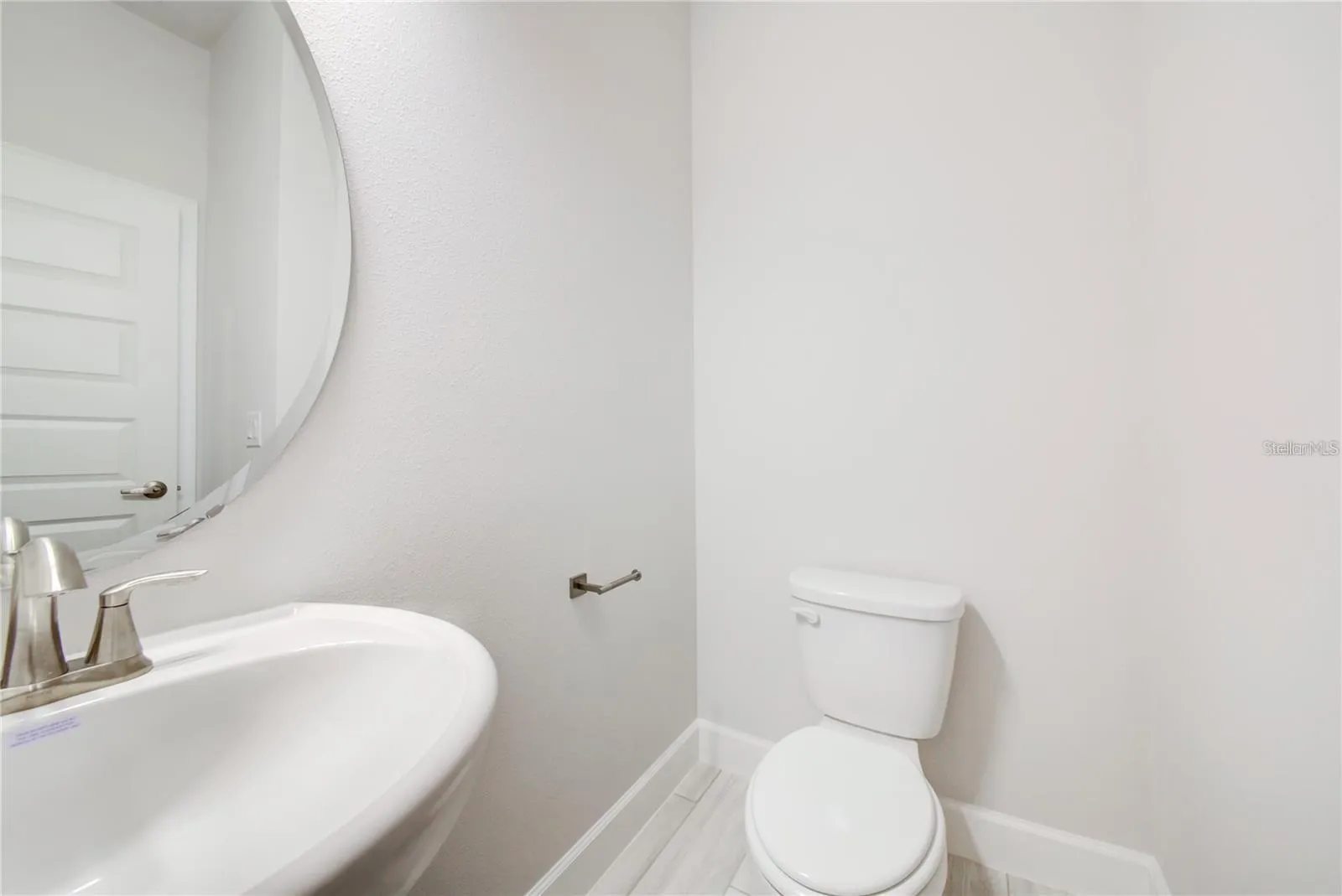 Downstairs 1/2 bathroom