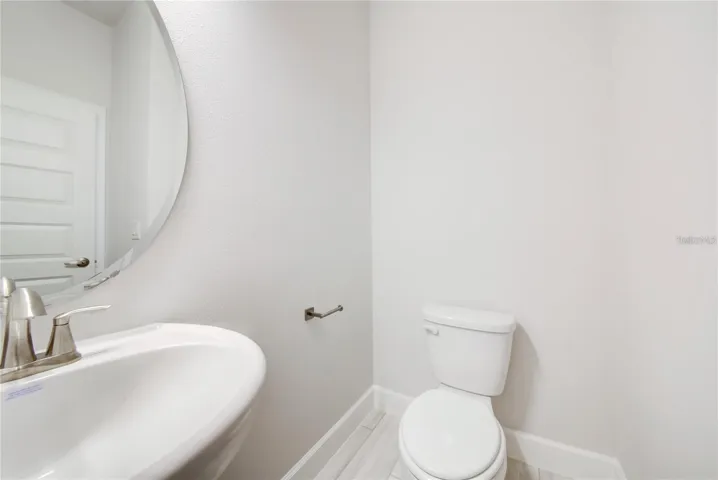 Downstairs 1/2 bathroom