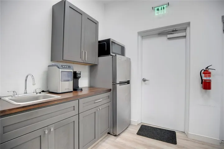 Kitchenette/breakroom