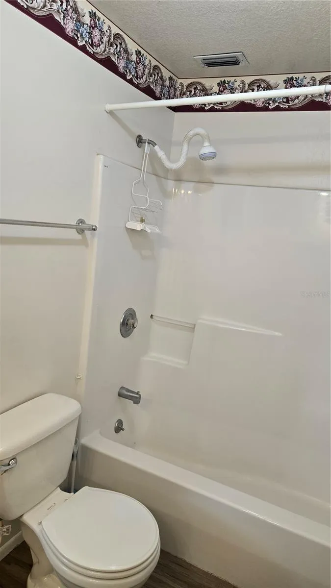 Apt 2 bathroom