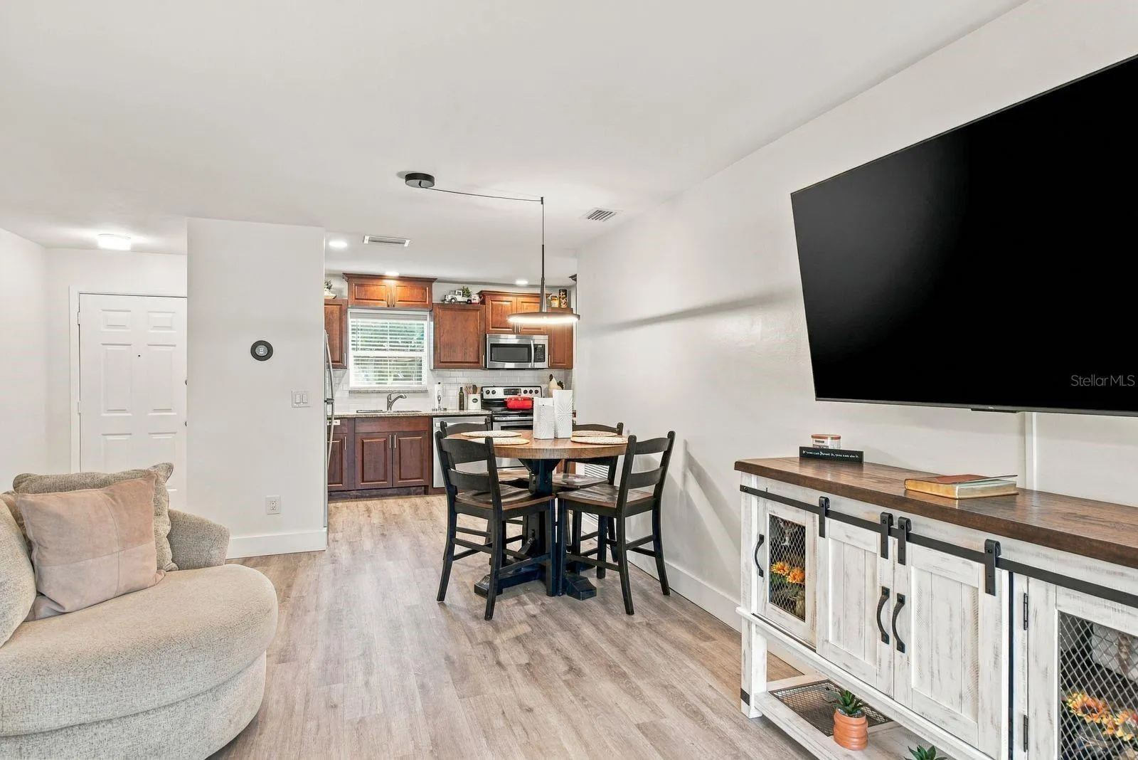 Spacious Living Room/Dining Area