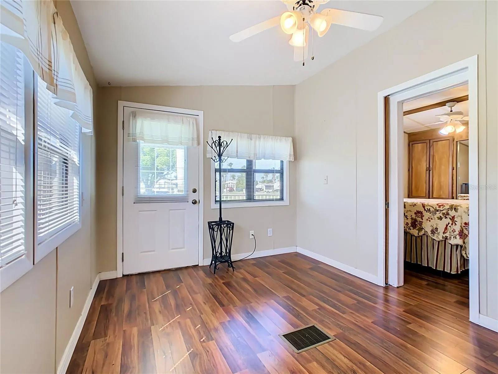 2nd bedroom