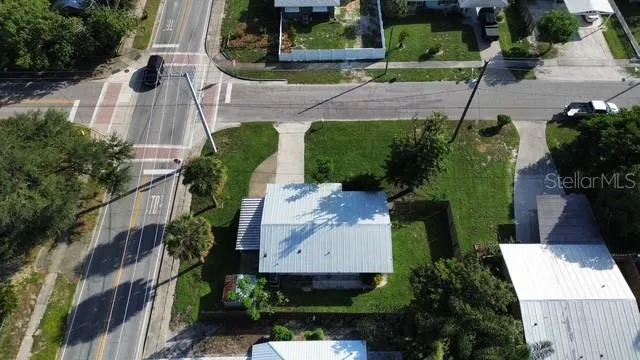 Overhead view....nice backyard!