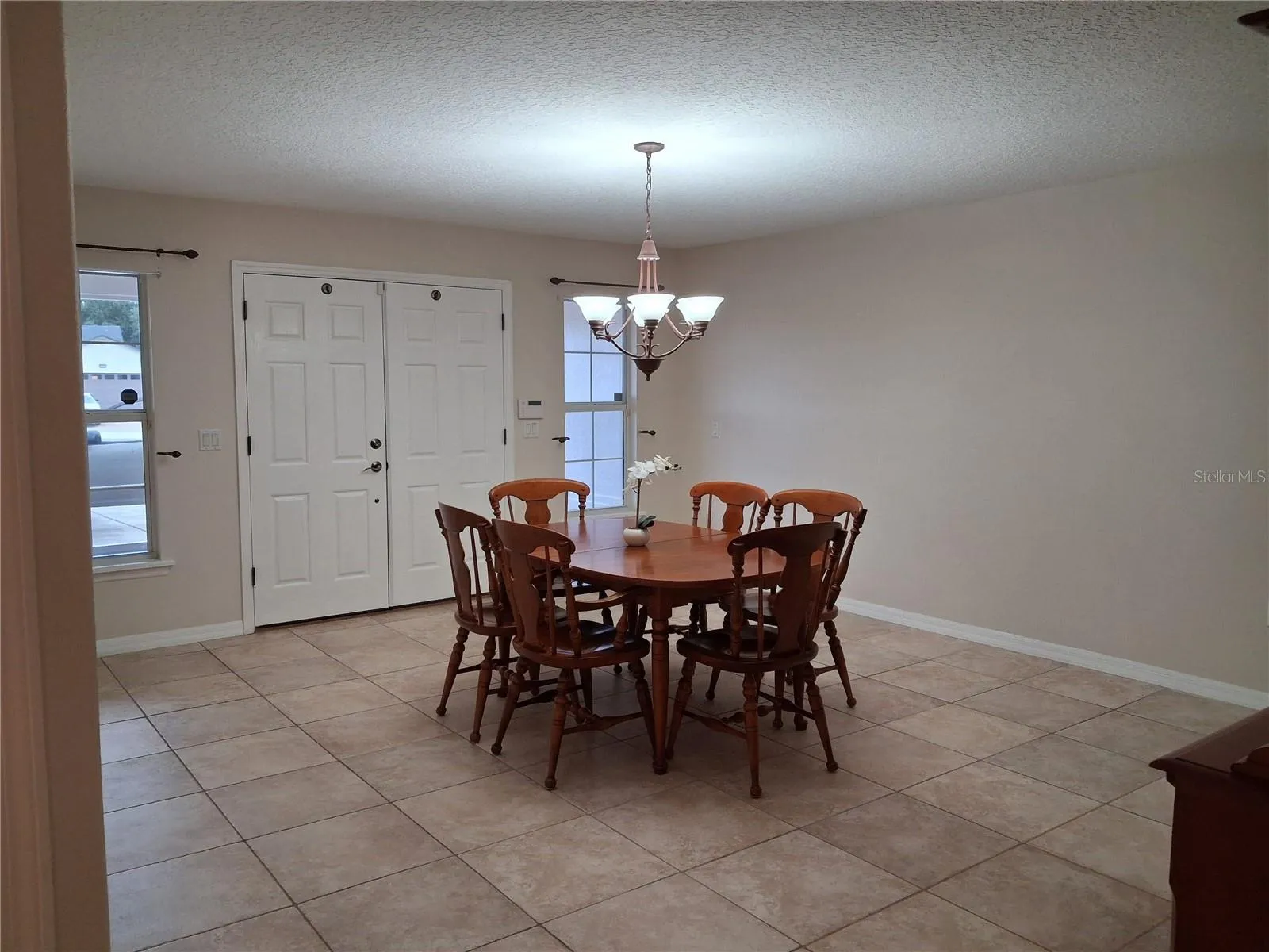 FORMAL LIVING ROOM/DINNING