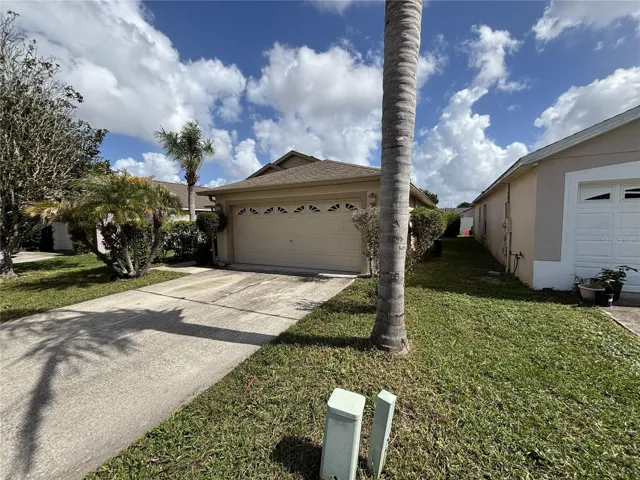 R FRONT YARD