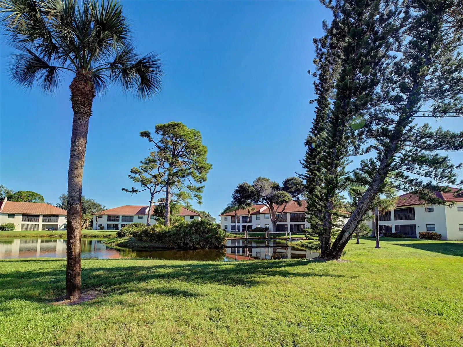 GREEN SPACE AND RELAXING WATER VIEWS.
