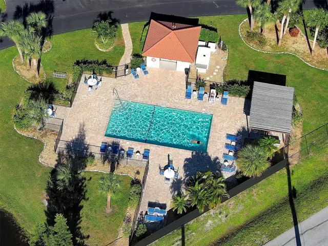 SPARKLING WATERS - HEATED POOL - SUN LOUNGERS - SHOWERS - POOL HOUSE