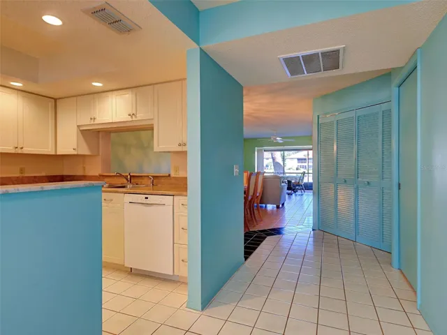 NATURAL LIGHT AND INTENTIONAL LAYOUT.