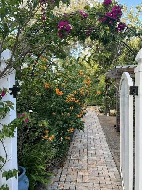 Drivway gate to Gazebo
