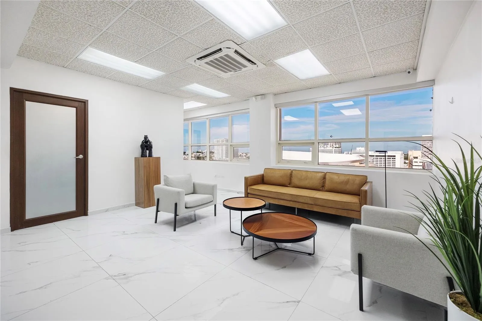 Executive Lounge with City Views