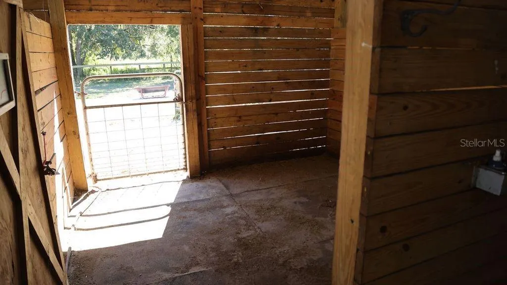 BARN 1