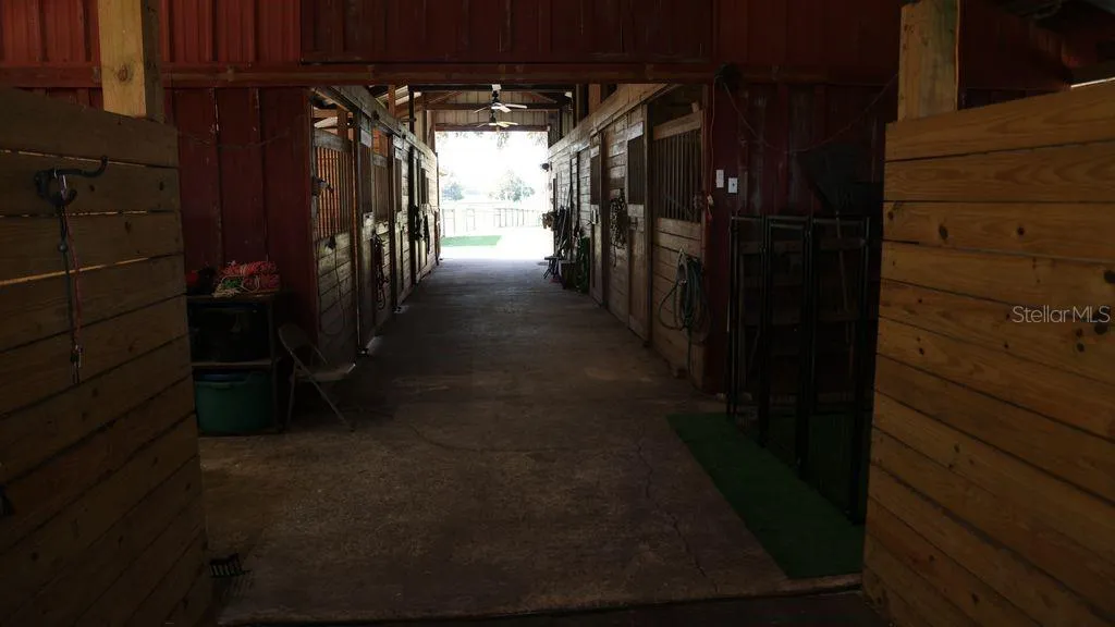 BARN 1