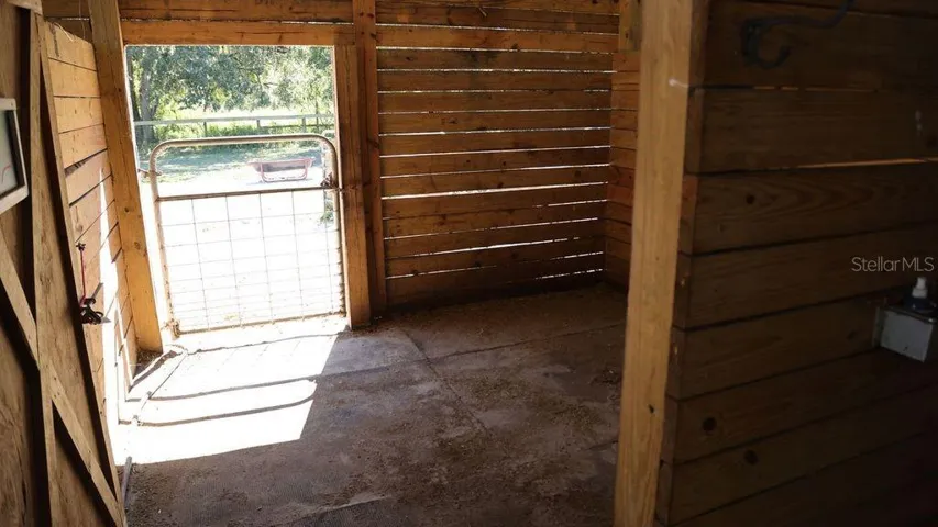 BARN 1