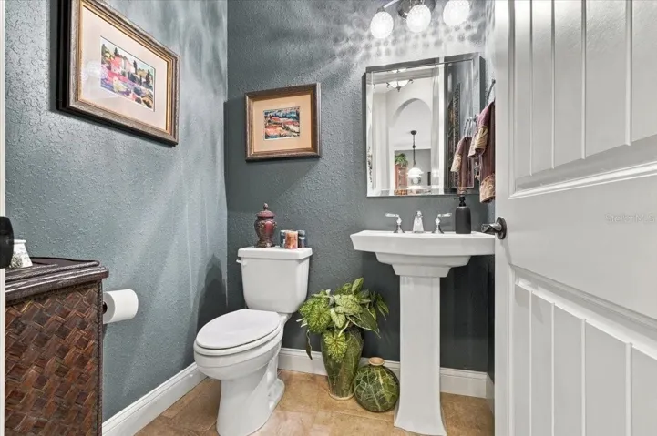 1/2 Bath