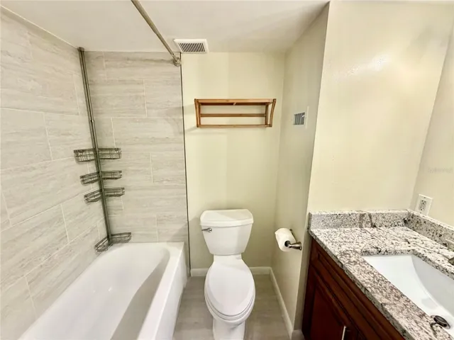 Second bathroom, this is the full bath, notice a tub