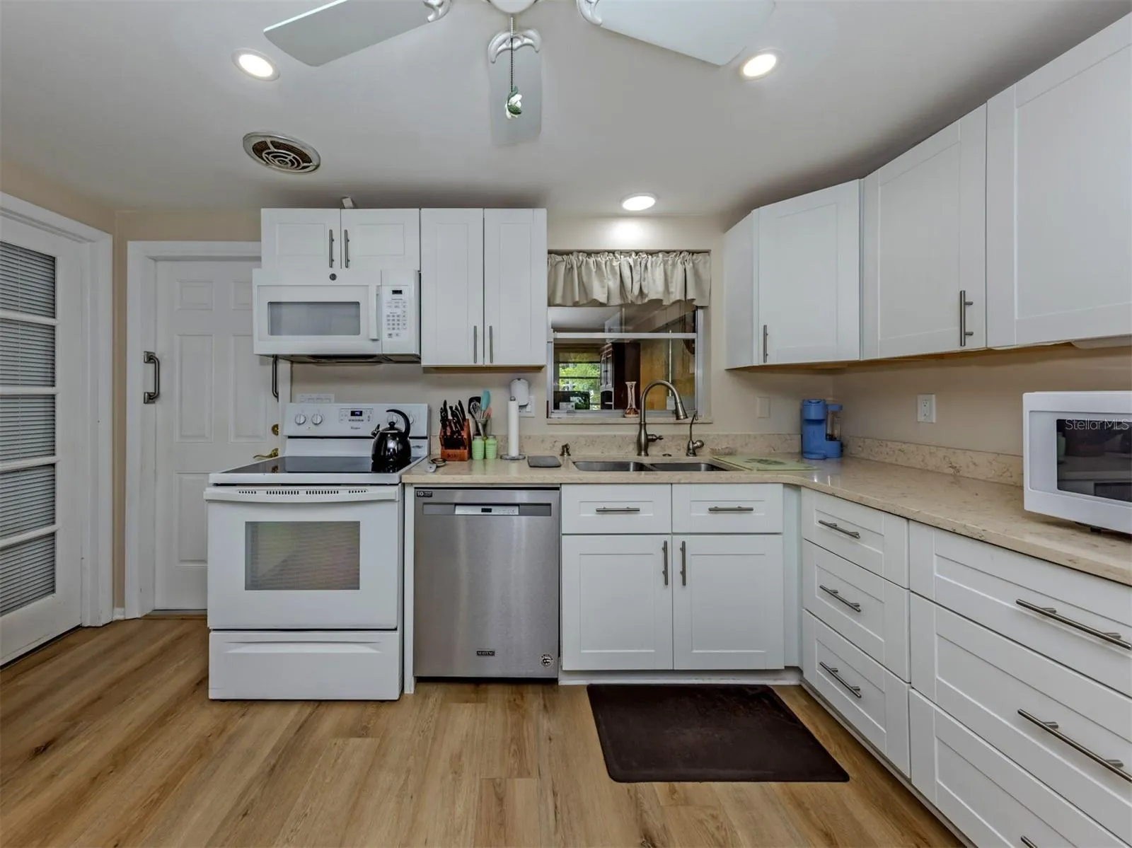 Nice open kitchen layout