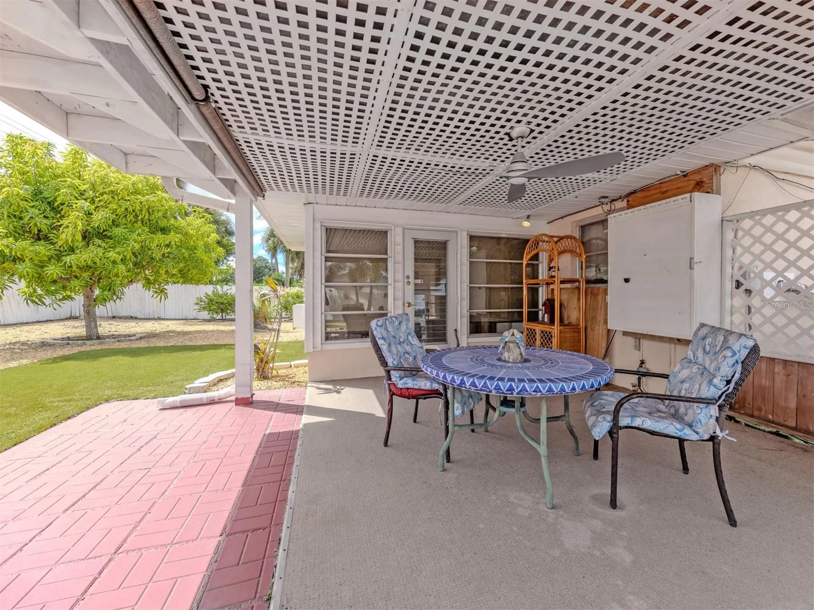 Covered lanai, shady and breezy