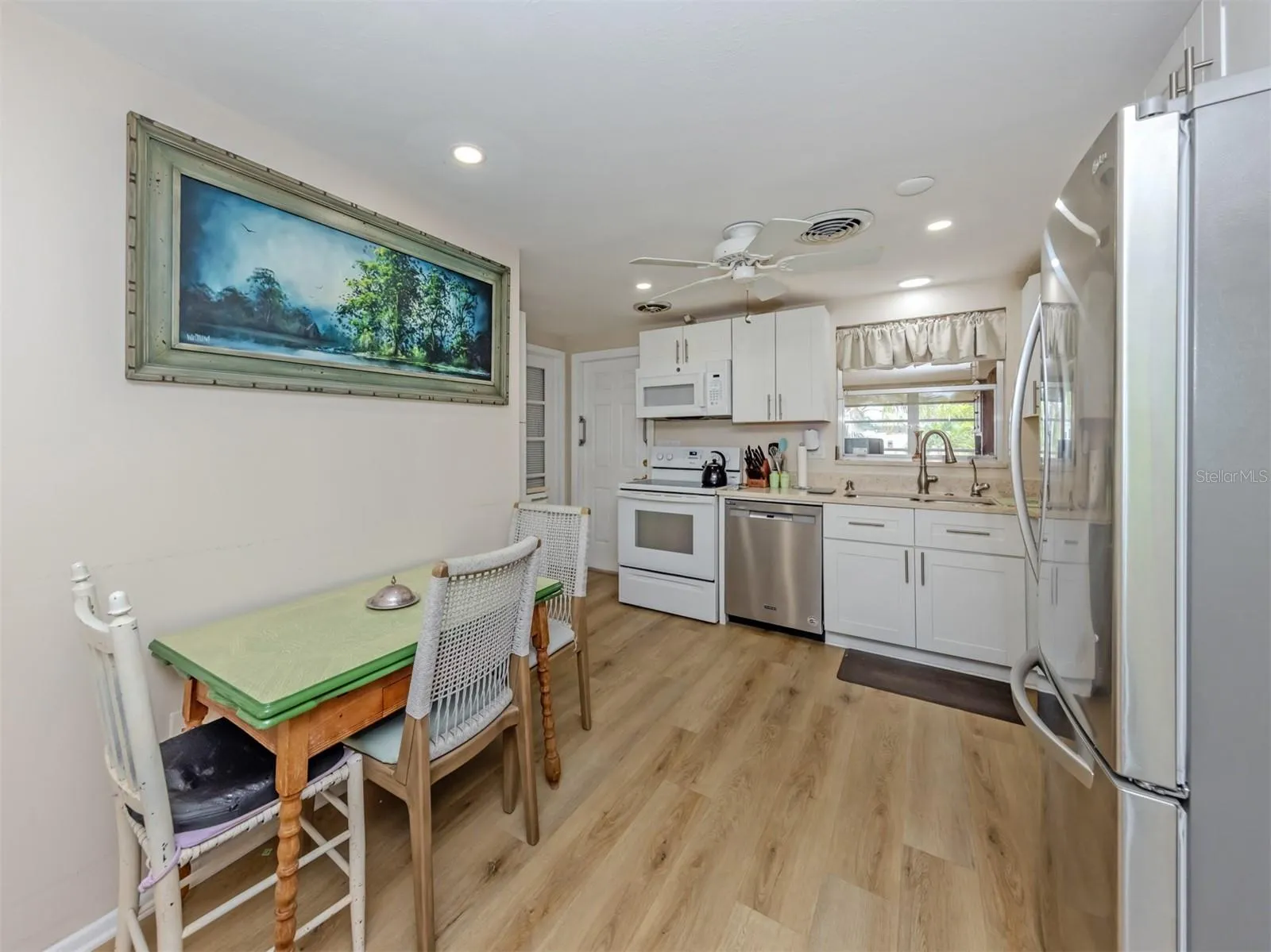 Dinette and kitchen