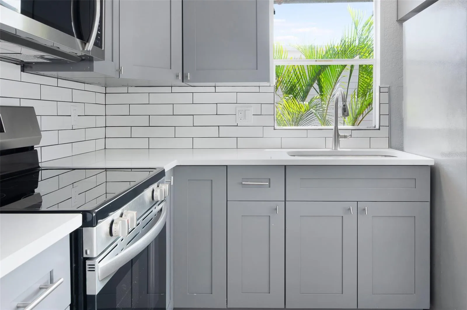 Kitchen new stainless Range