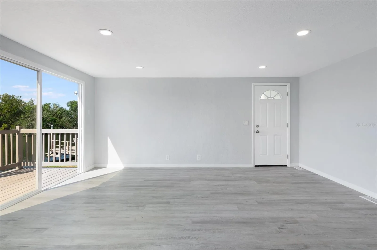 Diningroom facing west waterview