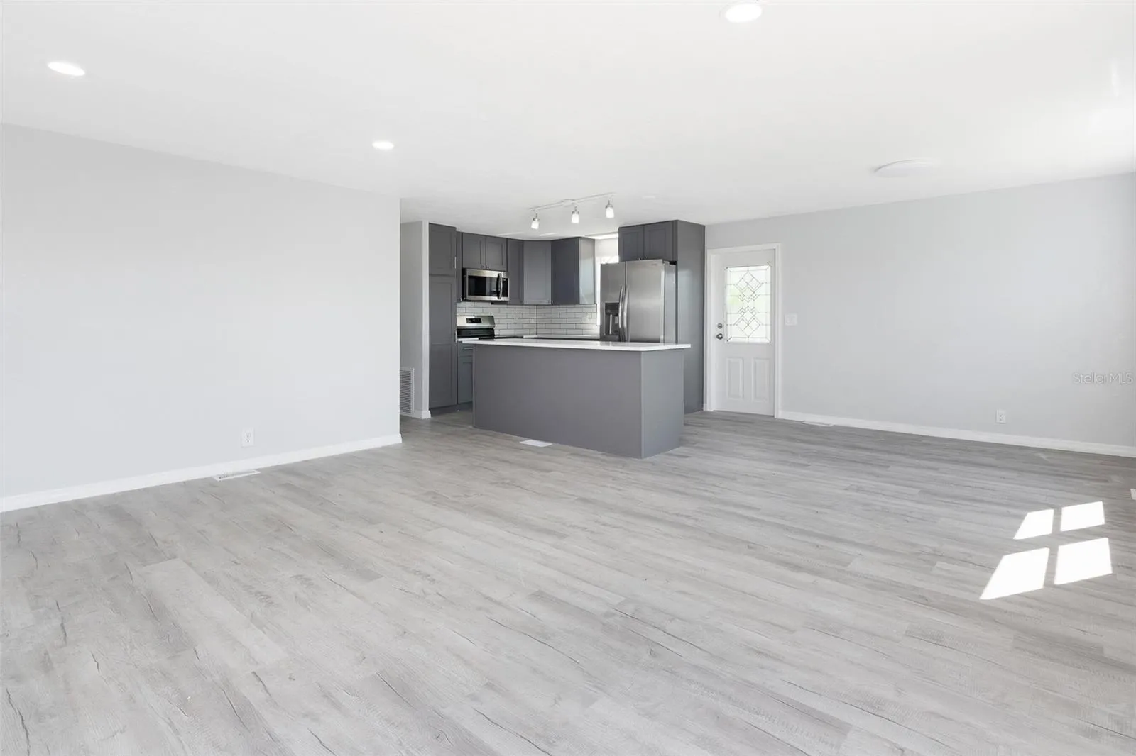 Livingroom facing kitchen island