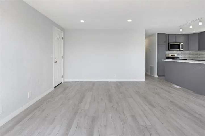 Livingroom facing front