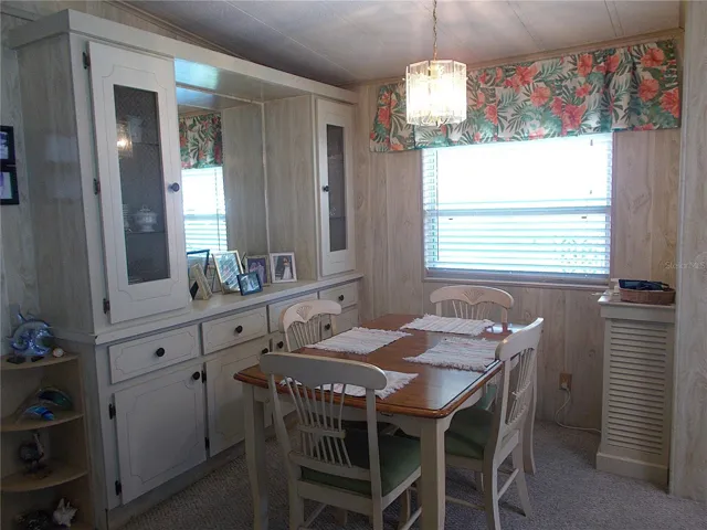Dining rm