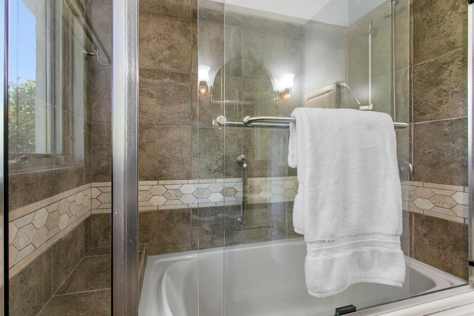 Full Bathroom Bathtub