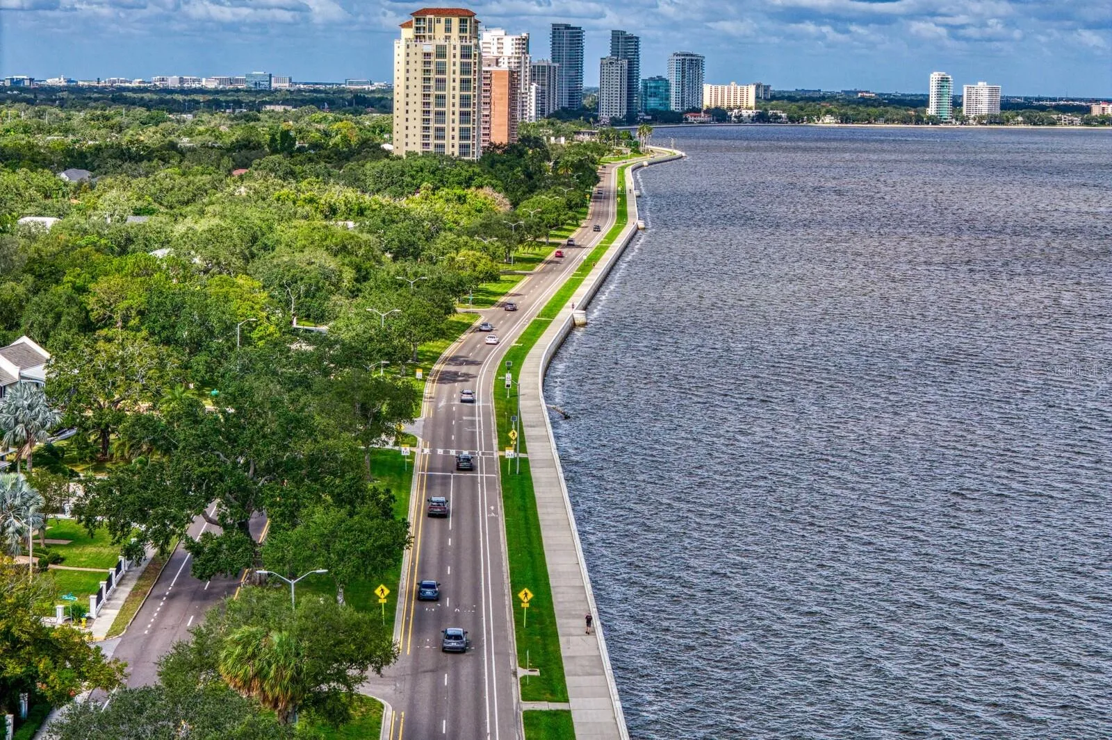 Walking distance to the bayshore