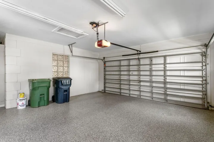 Garage.