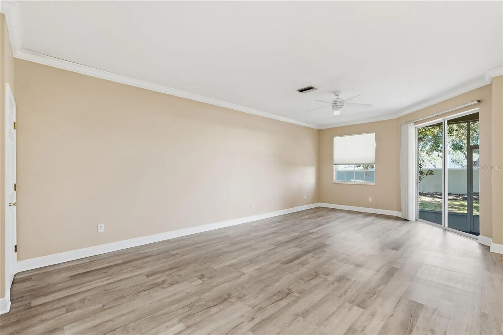 Open living room with a lot of light