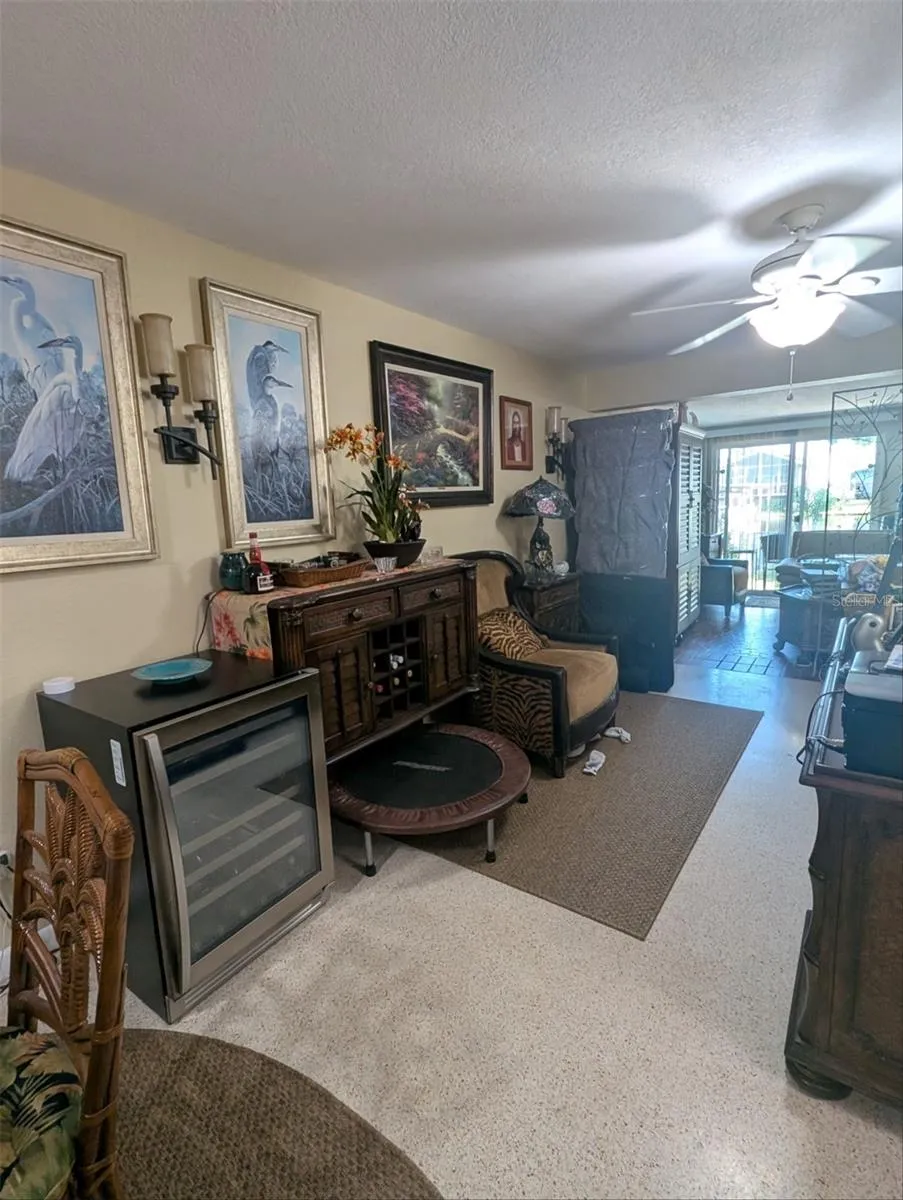 Living room, Bar
