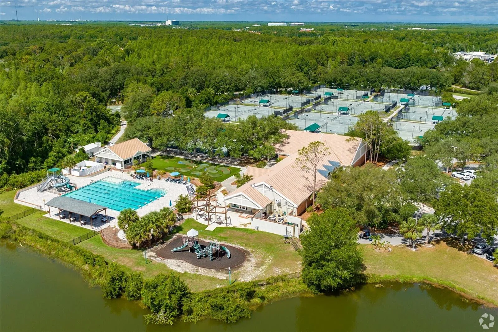 Hunter's Green amenities