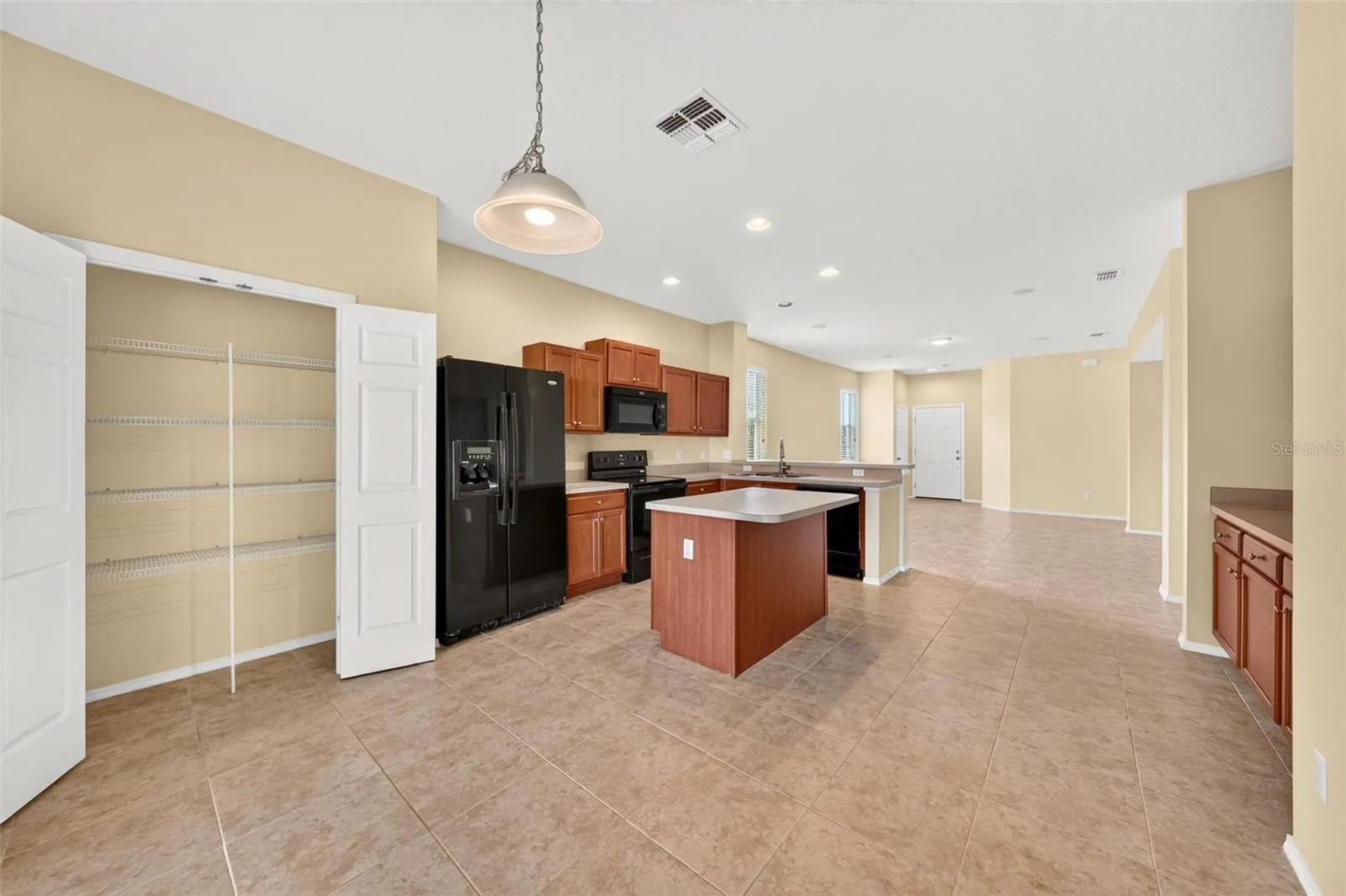 Kitchen with Dinette Area